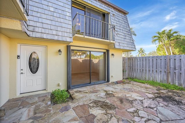 128 Lake Arbor Drive, Palm Springs, FL 33461