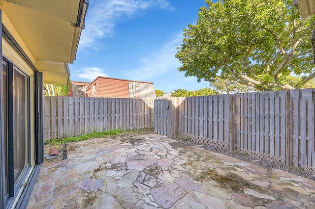 128 Lake Arbor Drive, Palm Springs, FL 33461