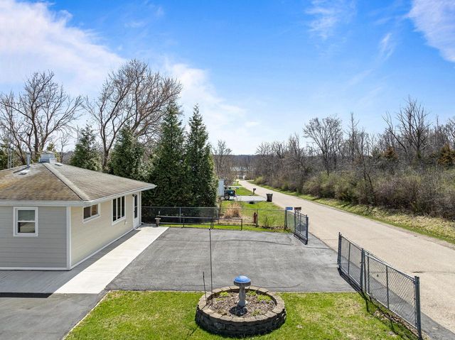 N3358 Hawthorn ROAD, Lake Geneva, WI 53147