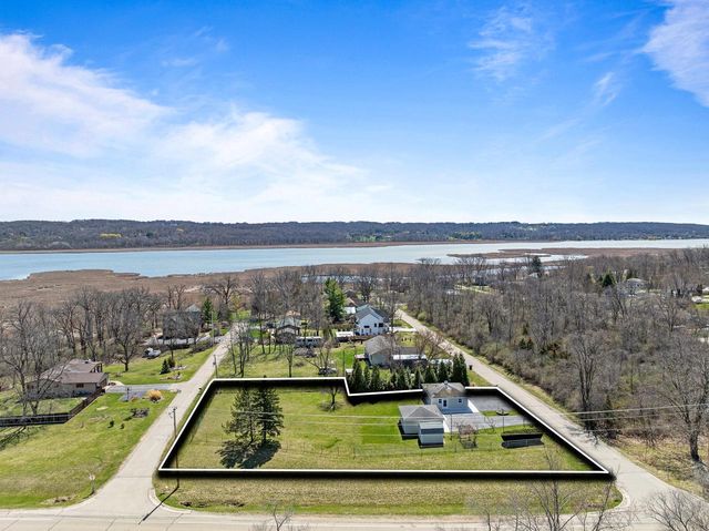 N3358 Hawthorn ROAD, Lake Geneva, WI 53147