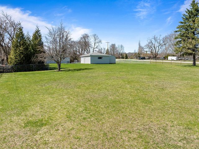 N3358 Hawthorn ROAD, Lake Geneva, WI 53147