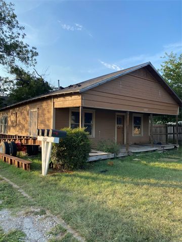 1307 Coggin Avenue, Brownwood, TX 76801