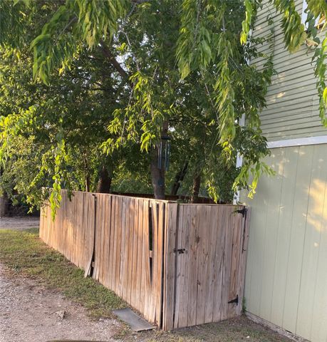1307 Coggin Avenue, Brownwood, TX 76801