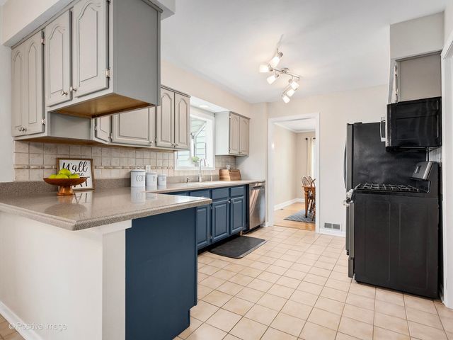 17630 67th Court, Tinley Park, IL 60477