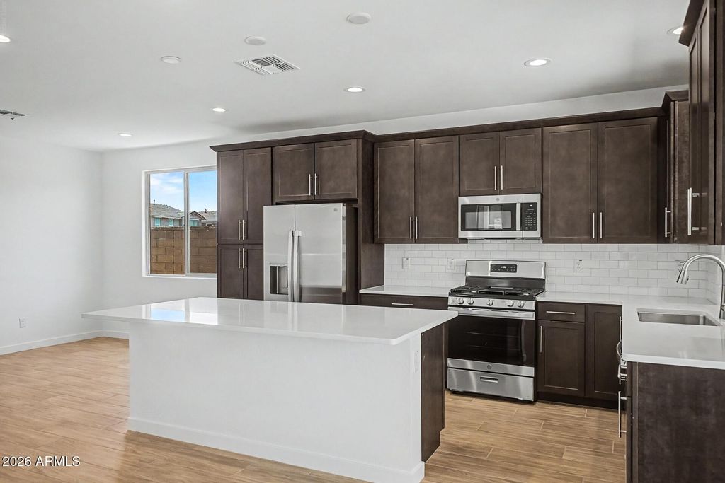 16978 W SAMANTHA Way, Goodyear, AZ 85338 — photo 2
