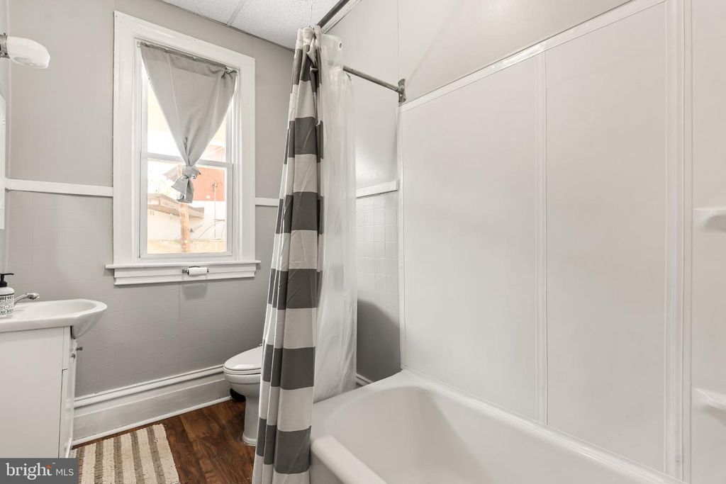 Image 2 of property listing at 836 HAMILTON BLVD, Hagerstown, MD 21742