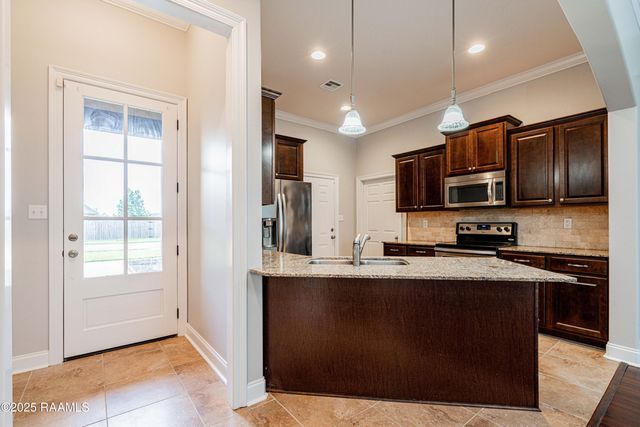 606 Highland View Drive, Youngsville, LA 70592