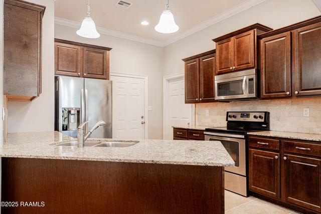 606 Highland View Drive, Youngsville, LA 70592