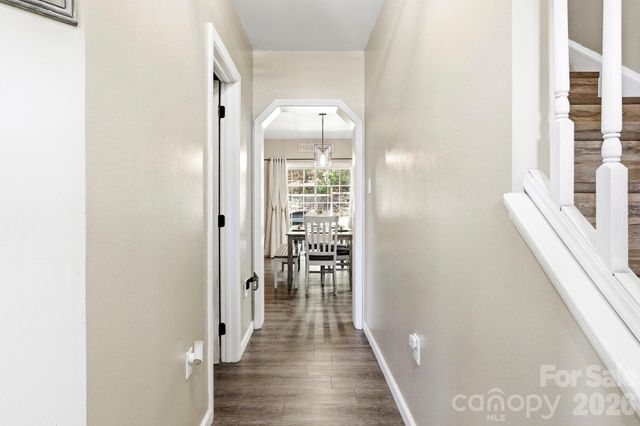 10 Country Road, Hendersonville, NC 28791