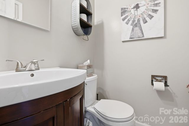 10 Country Road, Hendersonville, NC 28791