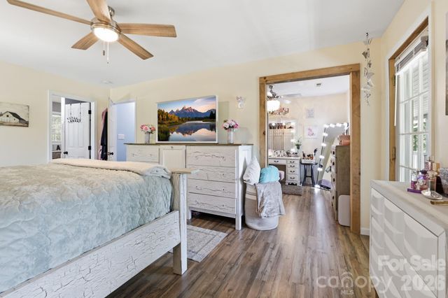 10 Country Road, Hendersonville, NC 28791