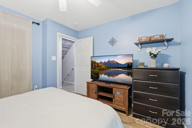 10 Country Road, Hendersonville, NC 28791