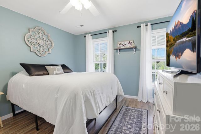 10 Country Road, Hendersonville, NC 28791