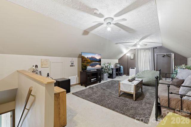 10 Country Road, Hendersonville, NC 28791