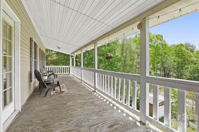 10 Country Road, Hendersonville, NC 28791
