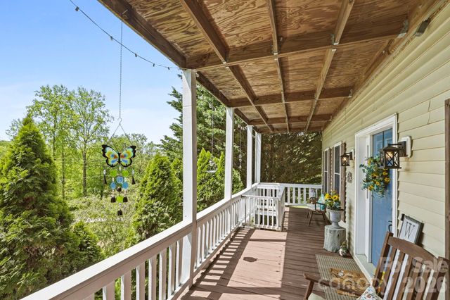 10 Country Road, Hendersonville, NC 28791
