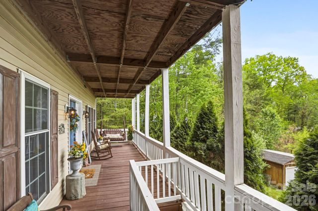 10 Country Road, Hendersonville, NC 28791