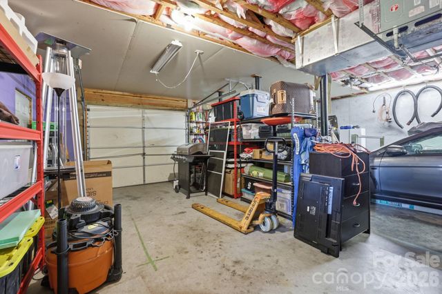 10 Country Road, Hendersonville, NC 28791