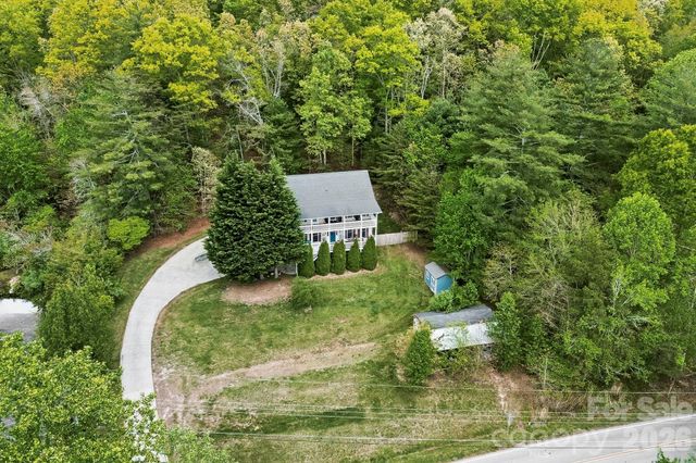 10 Country Road, Hendersonville, NC 28791