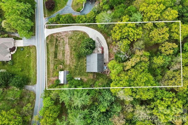 10 Country Road, Hendersonville, NC 28791