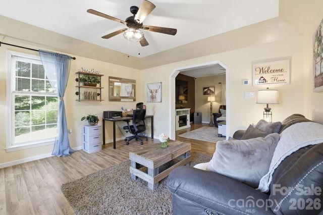 10 Country Road, Hendersonville, NC 28791