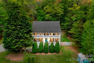 10 Country Road, Hendersonville, NC 28791