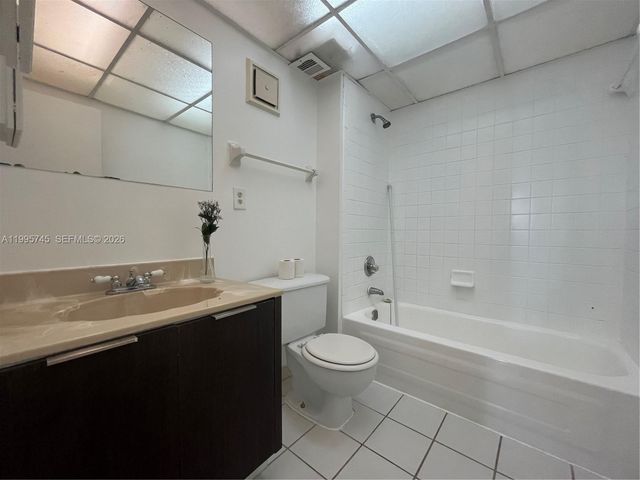 7820 S Colony Cir S 301, Tamarac, FL 33321