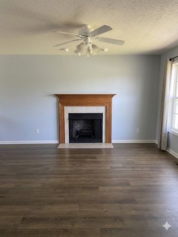 1405 Addison Dr, Clarksville, TN 37042