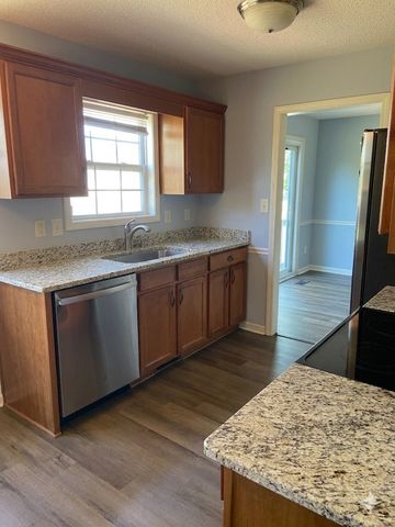 1405 Addison Dr, Clarksville, TN 37042