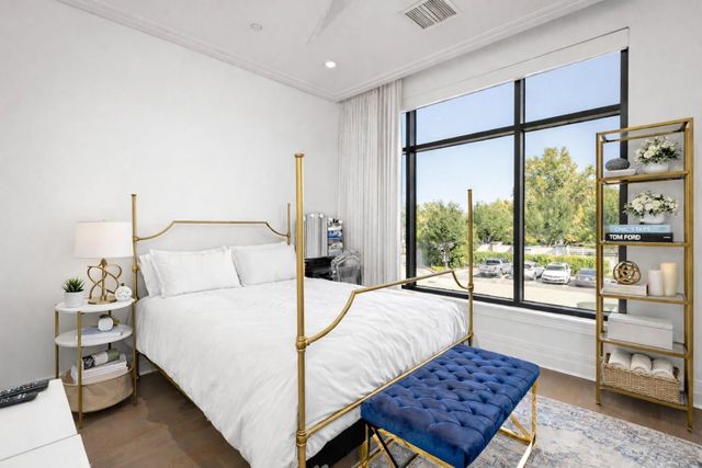 6017 Memorial 202, Houston, TX 77007