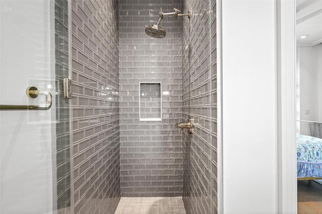 6017 Memorial 202, Houston, TX 77007