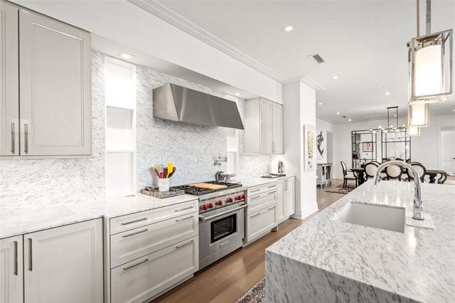 6017 Memorial 202, Houston, TX 77007