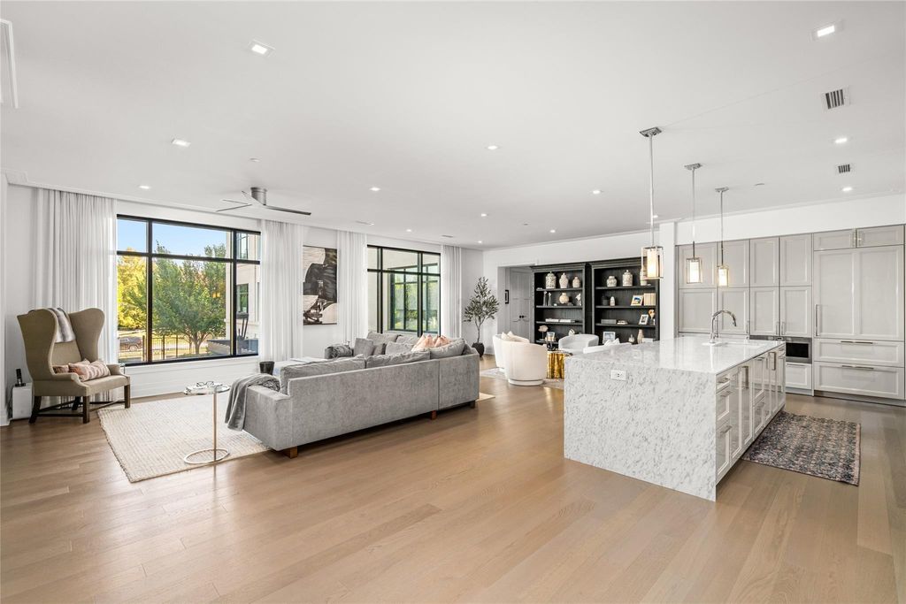 6017 Memorial 202, Houston, TX 77007