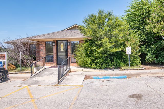 2504 Crockett Drive, Brownwood, TX 76801