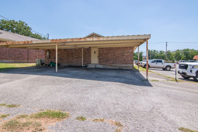 2504 Crockett Drive, Brownwood, TX 76801