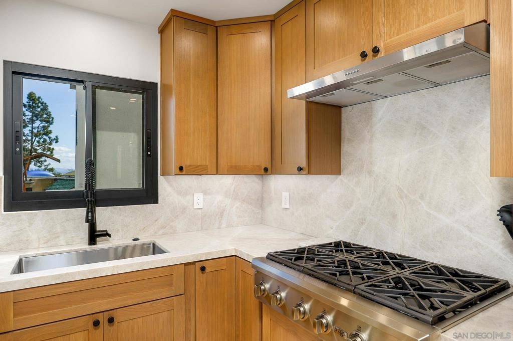 Image 12 of property listing at 3434 Talbot St, San Diego, CA 92106