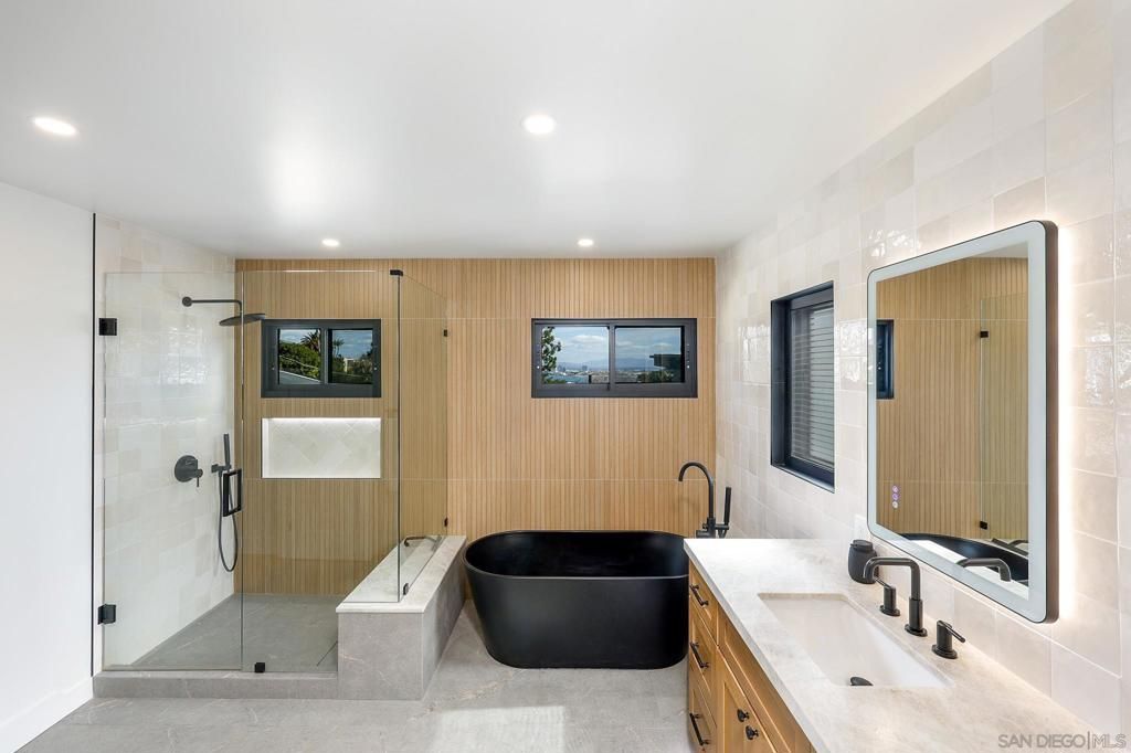 Image 16 of property listing at 3434 Talbot St, San Diego, CA 92106