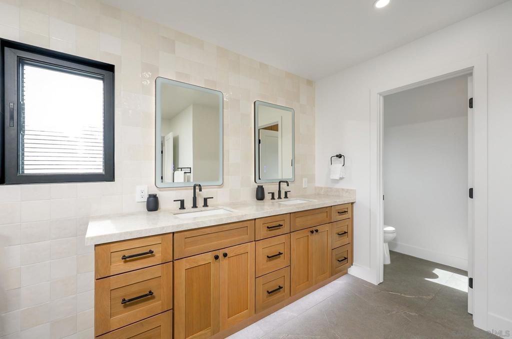 Image 17 of property listing at 3434 Talbot St, San Diego, CA 92106