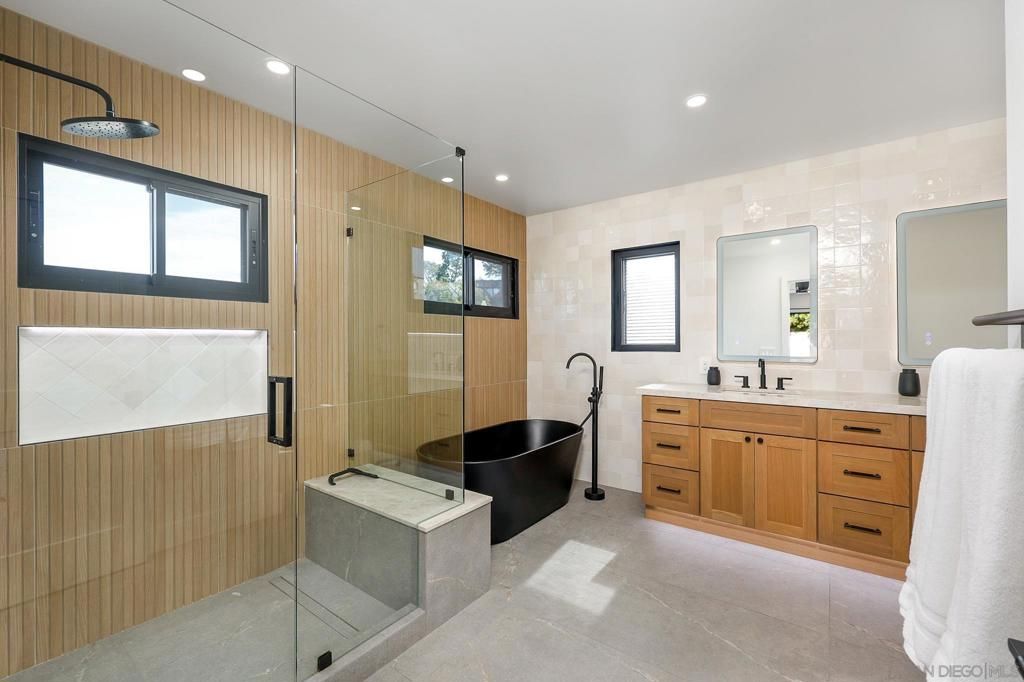 Image 18 of property listing at 3434 Talbot St, San Diego, CA 92106