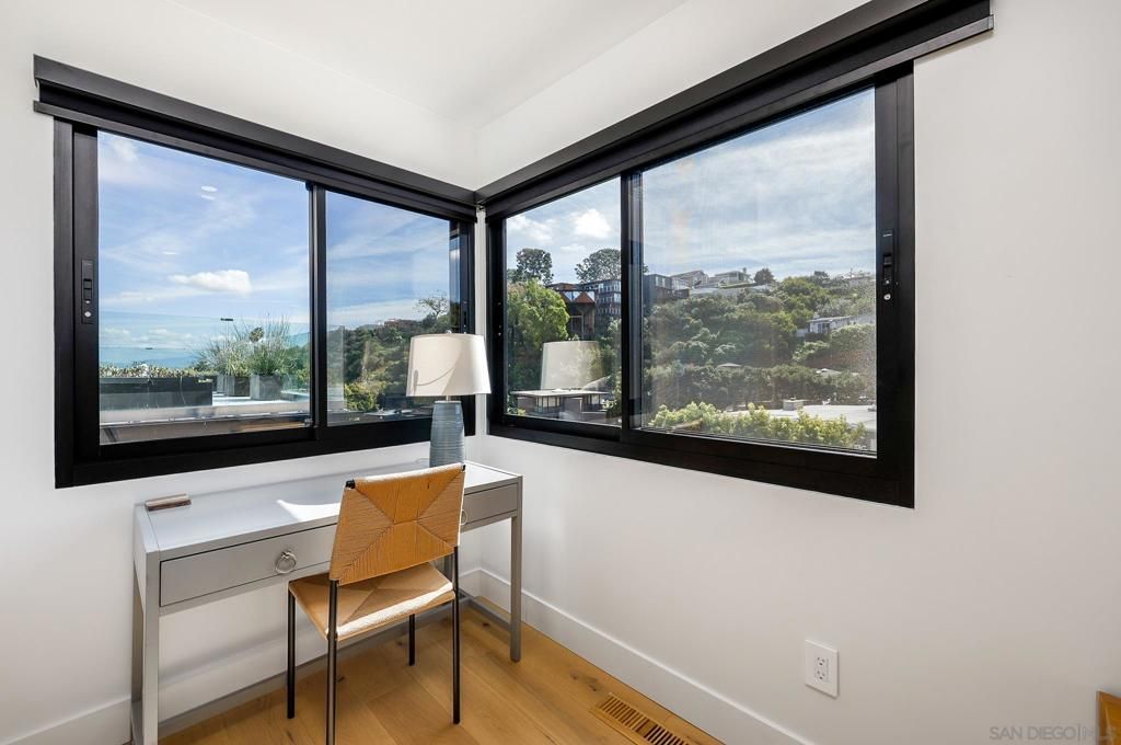 Image 23 of property listing at 3434 Talbot St, San Diego, CA 92106