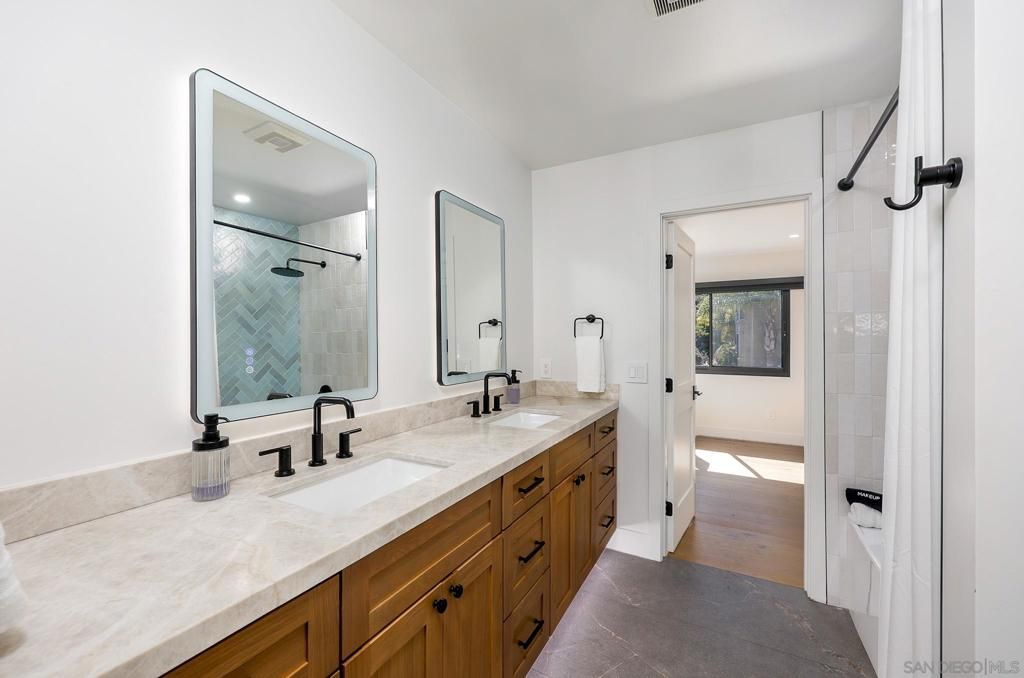 Image 25 of property listing at 3434 Talbot St, San Diego, CA 92106