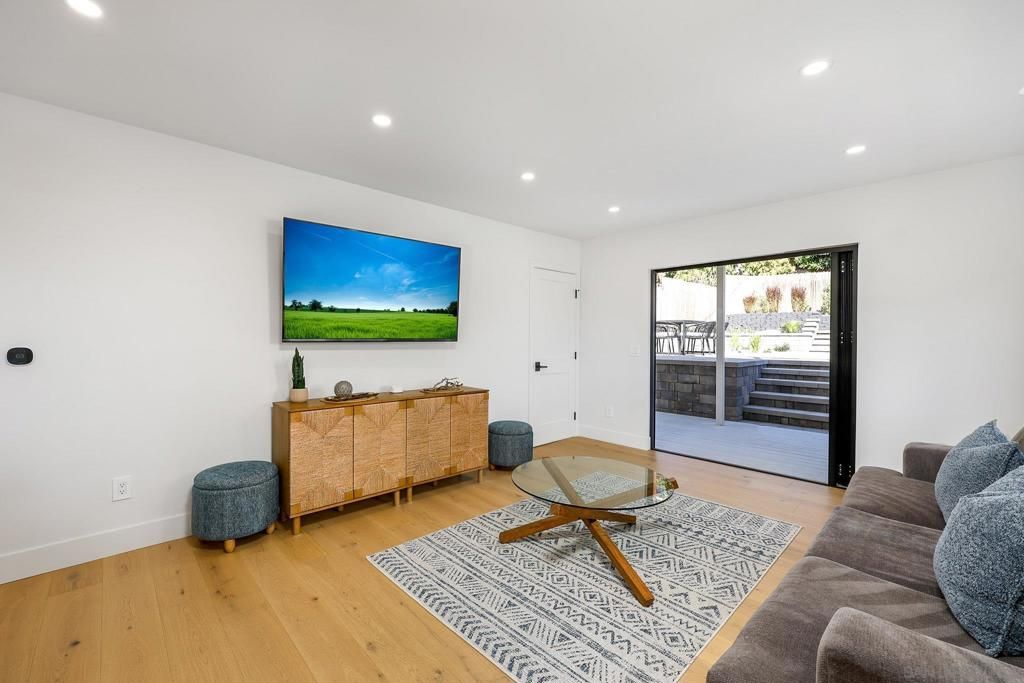 Image 7 of property listing at 3434 Talbot St, San Diego, CA 92106