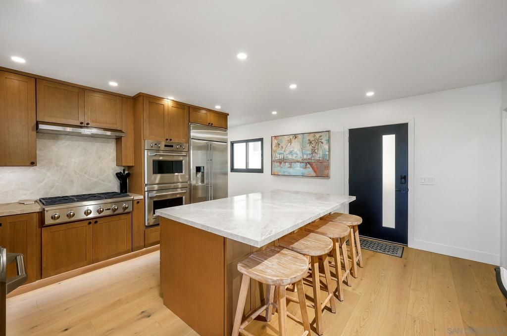 Image 9 of property listing at 3434 Talbot St, San Diego, CA 92106