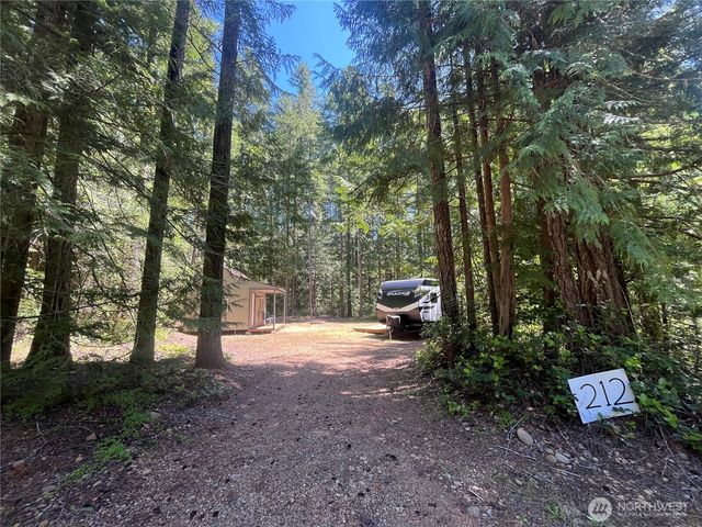 212 N Mt Jupiter Dr, Hoodsport, WA 98548