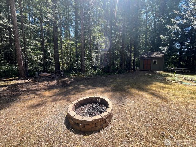 212 N Mt Jupiter Dr, Hoodsport, WA 98548