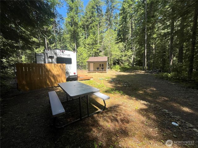 212 N Mt Jupiter Dr, Hoodsport, WA 98548