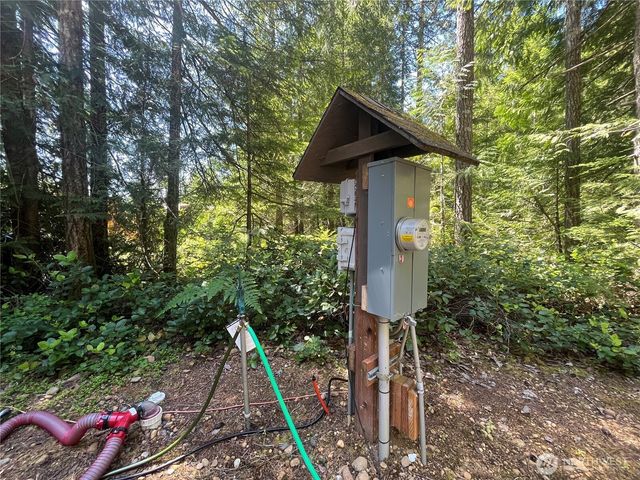 212 N Mt Jupiter Dr, Hoodsport, WA 98548