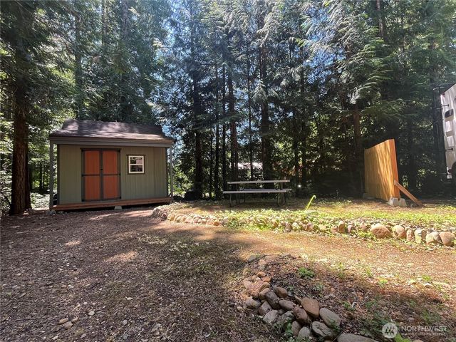 212 N Mt Jupiter Dr, Hoodsport, WA 98548