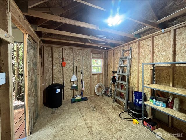212 N Mt Jupiter Dr, Hoodsport, WA 98548