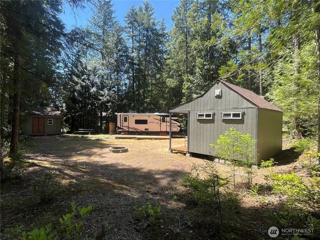 212 N Mt Jupiter Dr, Hoodsport, WA 98548